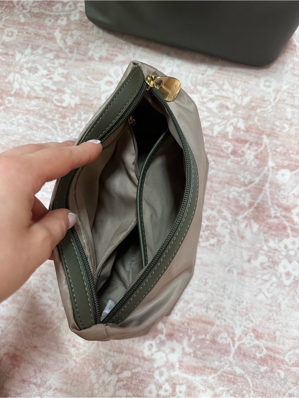 Leather 🥝 Bucket Bag in Green by Bostanten - Picture 12 of 16